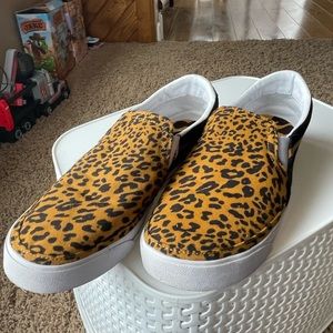 Nike court legacy women’s size 9 anima print